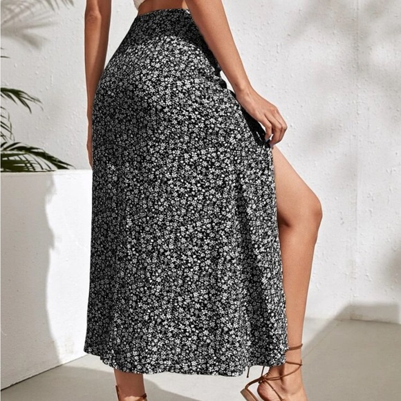 NWOT Ditsy High Waist Floral Split Skirt - Picture 2 of 5